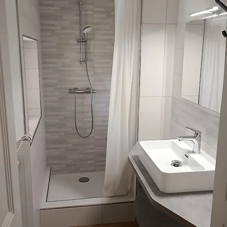 Grande Maison, Jusqu’à 14 Personnes, Calme Entre Forêt Et Montagne - Fr-1-744-47 *