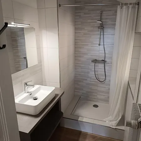 Casa de Férias Grande Maison, Jusqu’à 14 Personnes, Calme Entre Forêt Et Montagne - Fr-1-744-47 *