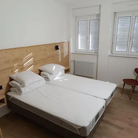 Grande Maison, Jusqu’à 14 Personnes, Calme Entre Forêt Et Montagne - Fr-1-744-47 *