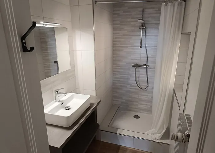 Дом отдыха Grande Maison, Jusqu'a 14 Personnes, Calme Entre Foret Et Montagne - Fr-1-744-47 *