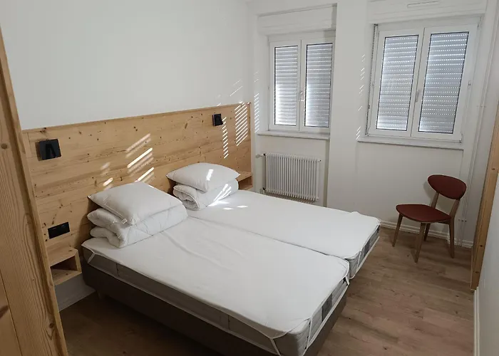 Grande Maison, Jusqu'a 14 Personnes, Calme Entre Foret Et Montagne - Fr-1-744-47 *